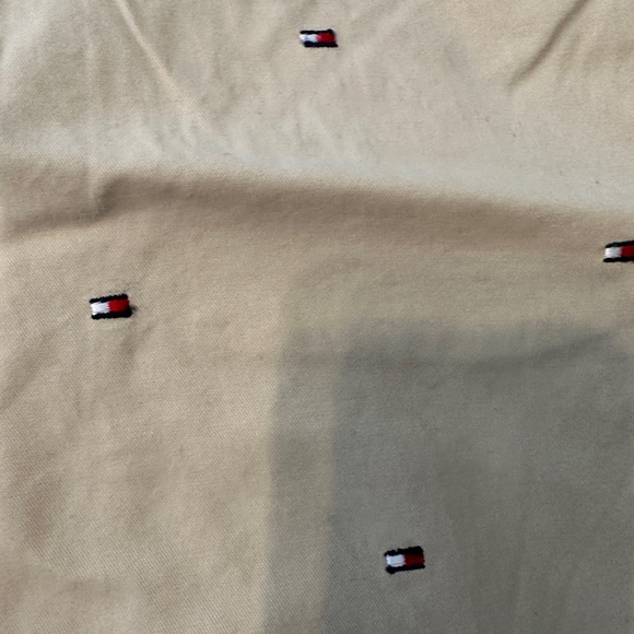 Tommy Hilfiger ￼ Embroidered Flag 36 Shorts ￼ - Picture 3 of 4